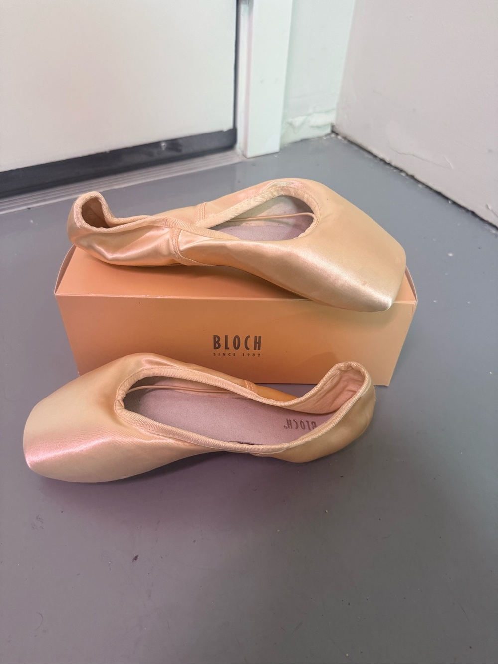 Bloch European balance pointe shoes 6 XXX